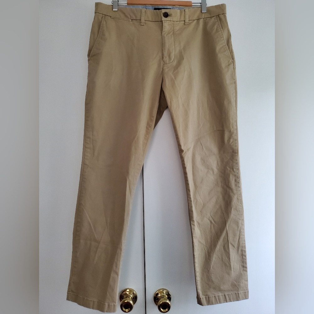 NWOT  Tommy Hilfiger Khaki Pants